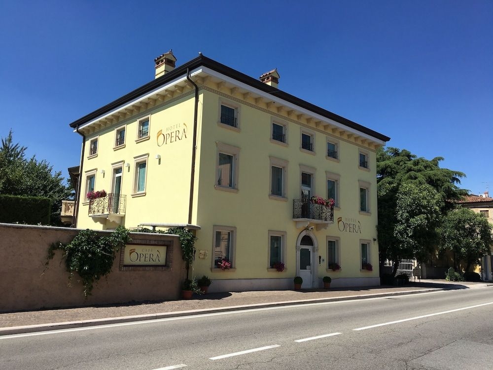 Hotel Opera1
