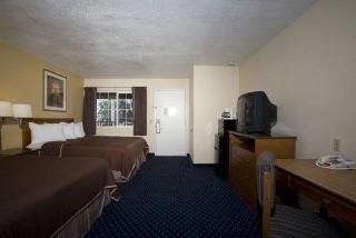 Howard Johnson East San Diego El Cajon2
