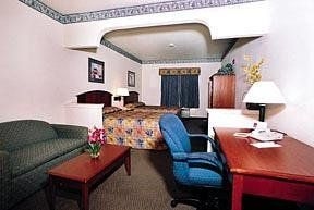 Comfort Suites North1