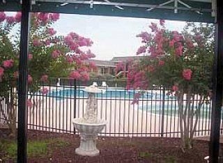 Motel 6 Governors House1