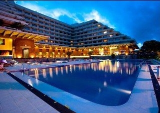 Cinnamon Lake side Hotel1