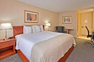 Holiday Inn Montreal Midtown2