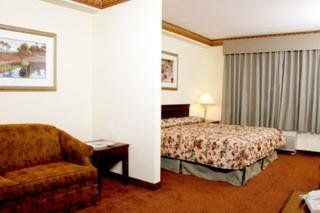 Country Inn & Suite Sanibel Gateway0