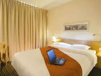 เมอร์เคียว ปารีส ลา เดฟองซ์ (Mercure Paris La Defense)4