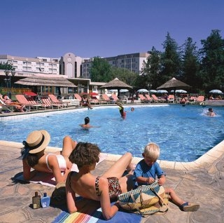 Safari Court Hotel1