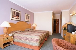 Safari Court Hotel2