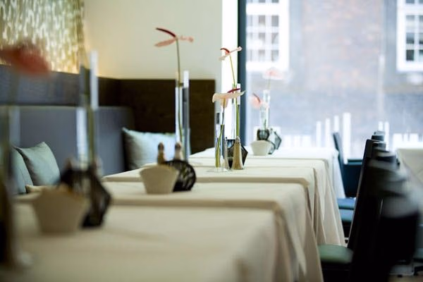 เฟิสท์โฮเต็ล ทเวนตี้เซเว่น (First Hotel Twentyseven)1