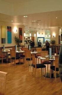 Holiday Inn Kensington Forum4