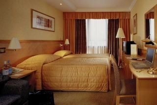 Holiday Inn Kensington Forum3