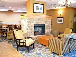 ทราเวลเลอร์ อินน์ (Econo Lodge Inn & Suites University)4