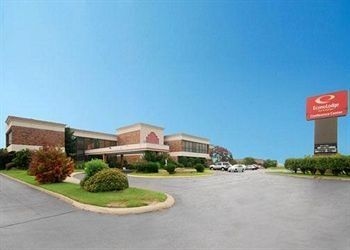 Econolodge Inn & Suites0