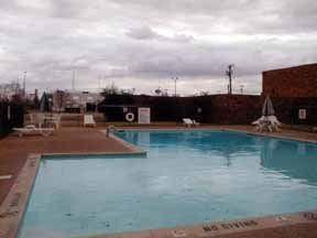 Econolodge Inn & Suites2