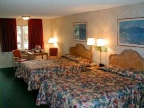 Econo Lodge Maingate1