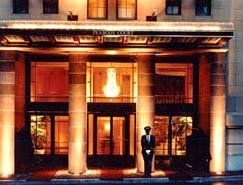 Clarion Hotel Peabody Court3