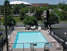 Econo Lodge University Arena2