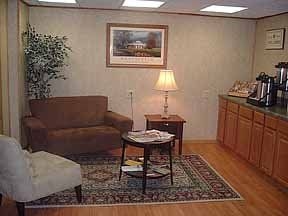 Econo Lodge University Arena3