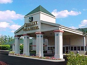 Econo Lodge & Suites0