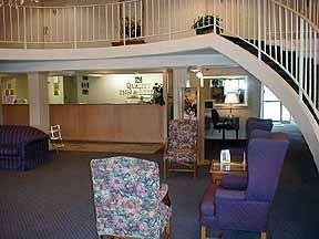 Econo Lodge & Suites3