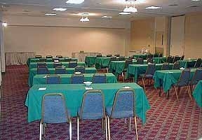 Econo Lodge & Suites4
