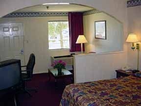 Comfort Inn Brookhollow2