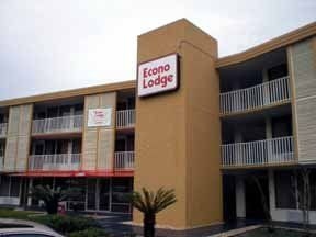 Econo Lodge Polynesian0