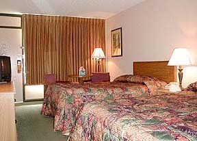 Econo Lodge Polynesian1