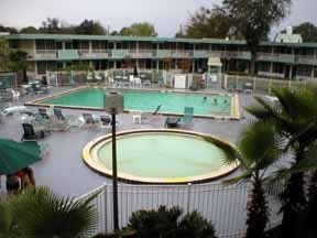 Econo Lodge Polynesian2