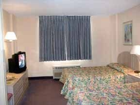 Quality Inn & Suites at Universal Studios4