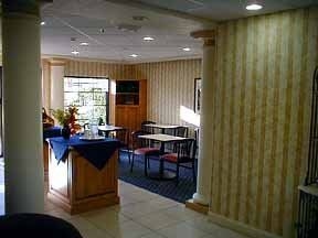 Comfort Suites (Palm Desert)4