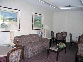 Econo Lodge (Raleigh)3