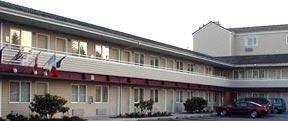 Econo Lodge North0