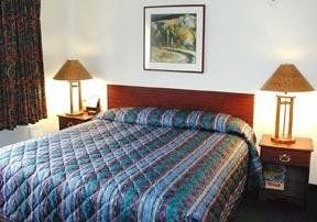 Econo Lodge North1