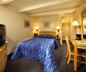 Econo Lodge Inn & Suites1
