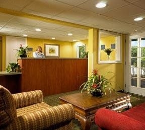 Econo Lodge Inn & Suites2