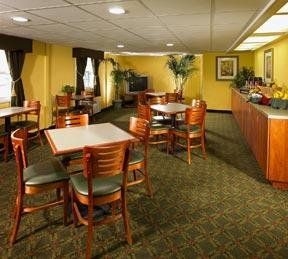 Econo Lodge Inn & Suites3