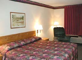 Econo Lodge Airport1