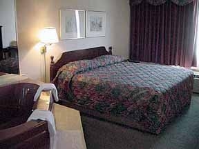Quality Inn & Suites (Warren)1