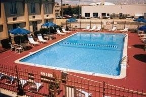 Quality Inn & Suites (Warren)2