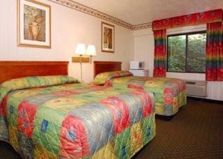 Econo Lodge Jersey City1