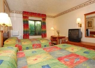Econo Lodge Jersey City0