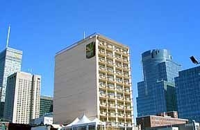 คอมฟอร์ต สวีตส์ ดาวน์ทาวน์ (Quality Inn Downtown Montreal)0