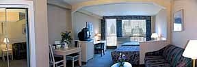 คอมฟอร์ต สวีตส์ ดาวน์ทาวน์ (Quality Inn Downtown Montreal)1