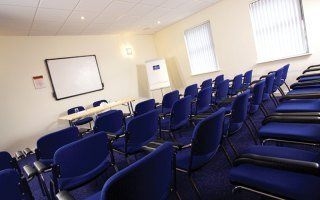 Holiday Inn Express Liverpool John Lennon Airport1