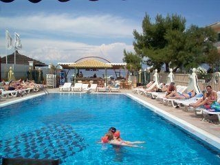 Caravel Pool (Marilenna)3
