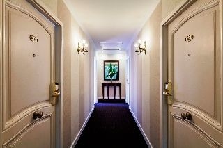 Claridge Hotel4