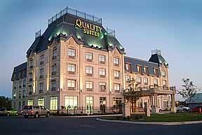ควอลิตี สวีตส์ (Quality Suites Drummondville)0