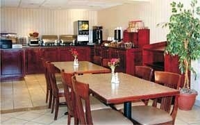 โรงแรมควอลิตี้ อินน์ ปีเตอร์โบโรช์ (Quality Inn St. Peterborough)4