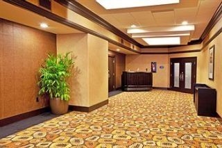 Holiday Inn Hotel & Suites4