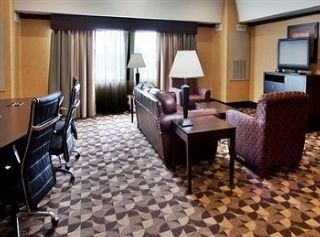 Holiday Inn Hotel & Suites2