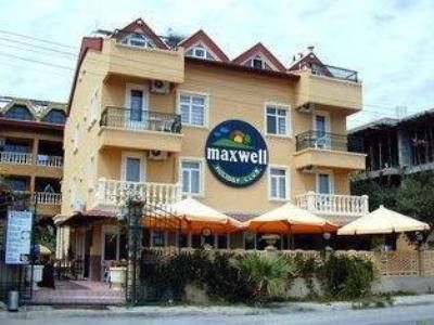 Maxwell Holiday Club0